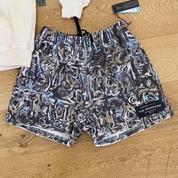 SoulCycle X BILT Kingsley Hoodie in Cream and Zee Shorts in Blue/Black - Picture 2 of 7